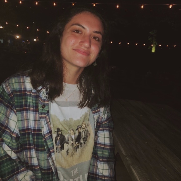 Meet your Posher, Piper! ♡ - Picture 3 of 3